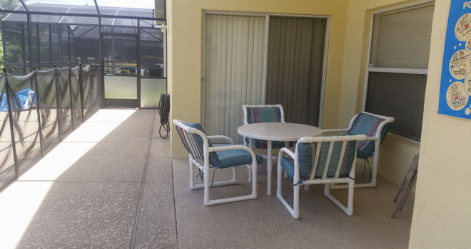 Plenty Of Outdoor Seating Florida villa close to Disney